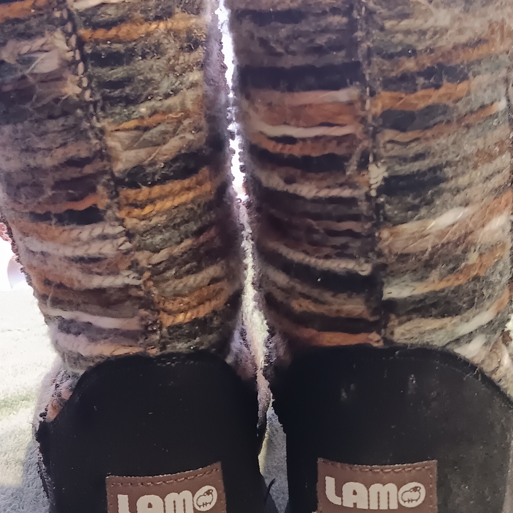 Lamo boots excellent condition.  Shearling lined thick, soft, warm.